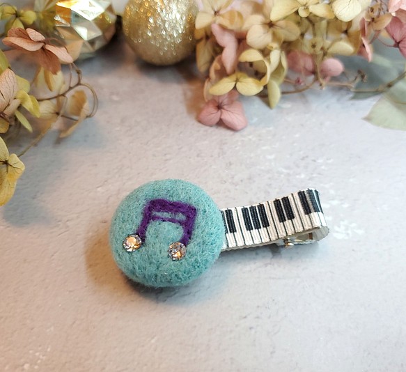 【琴鍵上的音符】系列-3 藍綠色音符羊毛氈兒童髮夾 第1張的照片