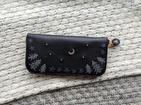 刺繍革財布『森の夜』牛革BLACK×２色（☆Slimラウンドファスナー型） 1枚目の画像
