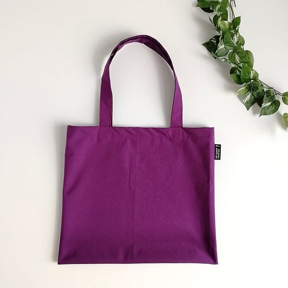 【送料無料】しっかりたっぷり図書バッグ　絵本バッグ　内ポケット付き　紫　ナイロン製トートバッグ　A4対応 1枚目の画像