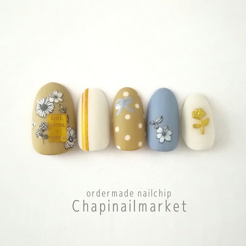 モノトーンフラワーレトロネイルチップ 005 ネイルチップ ネイルシール Chapinailmarket 通販 Creema クリーマ ハンドメイド 手作り クラフト作品の販売サイト