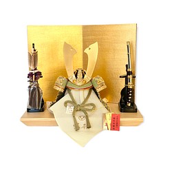 新商品　五月人形　こどもの日　五月人形　松刀６号兜檜平台飾り 1枚目の画像