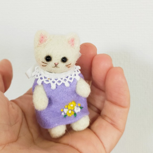 新製品情報も満載 ハンドメイド 白グレー猫 羊毛フェルト 人形