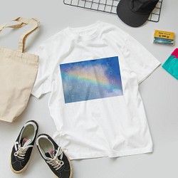 ・Rainbow carrying happiness Tシャツ【沖縄×偉人の名言】 1枚目の画像