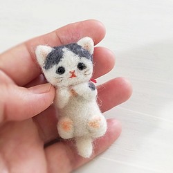 □羊毛フェルトの小さな子猫(グレーぶち猫・ころりん) 猫雑貨 猫