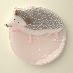 【ガラス】動物小皿 ハリネズミ ベビーピンク 1枚目の画像