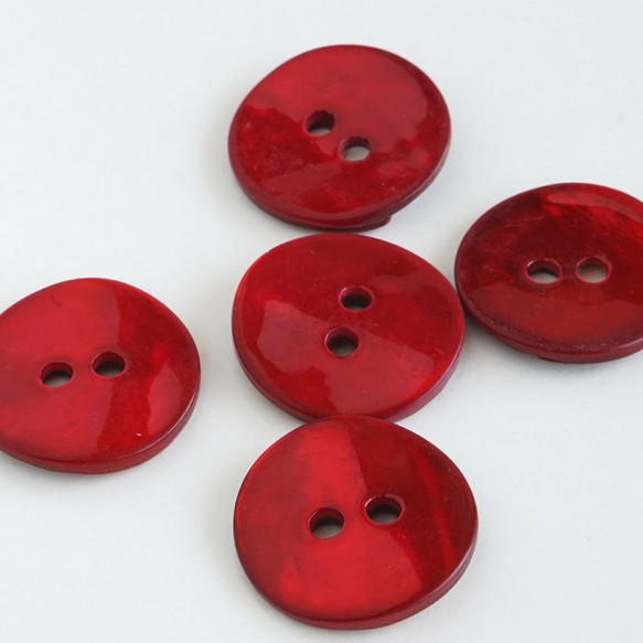 3個) 15mm 貝ボタン 赤 フランス製 ＊ 天然素材 シェルボタン ボタン
