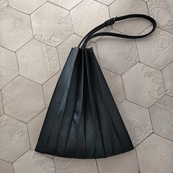 送料無料】Ventaglio black／国産牛革のプリーツバッグ ショルダー