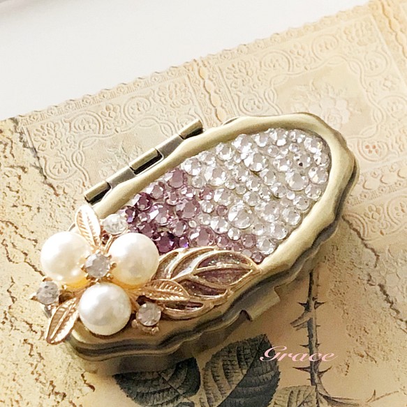 小さな宝石箱　スワロフスキー ピルケース 小物入れ　楕円　アンティークゴールド　パール＆リーフ 1枚目の画像