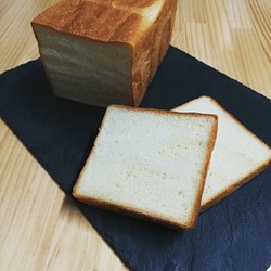 コーングリッツ食パン 1枚目の画像