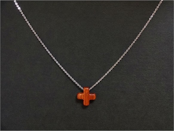 小さな十字架ネックレス（花梨＋チェーン） 1枚目の画像