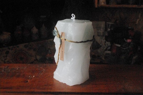 candle　彫刻四角柱　ｃ2738 1枚目の画像