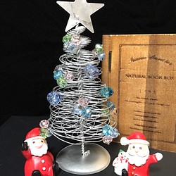 ワイヤーツリーとビーズのクリスマスツリー 1枚目の画像