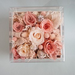 そのまま飾れる プリザーブドフラワーのボックスアレンジ box arrangement：ピンク 1枚目の画像
