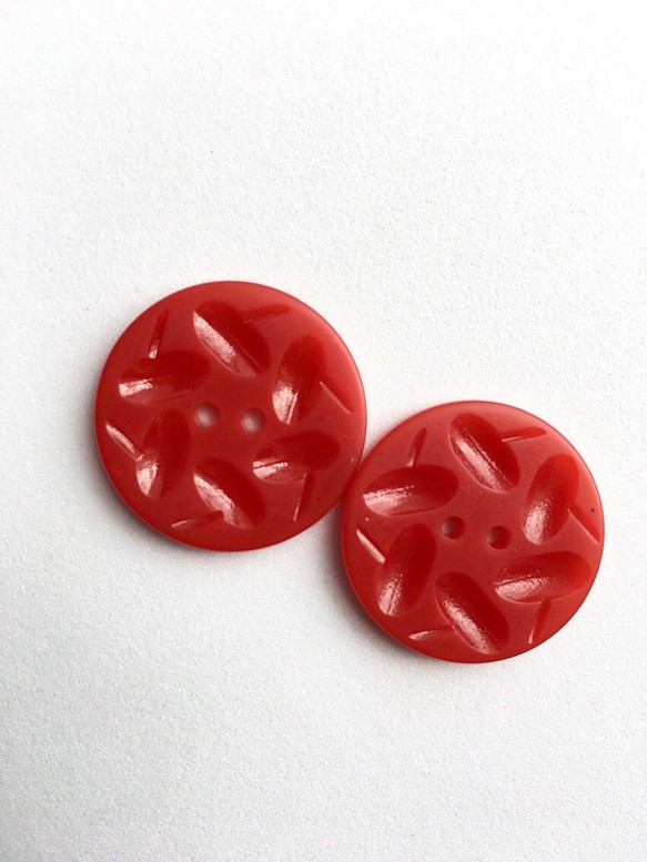 ☆再販☆ 真っ赤なトマト色ボタン 2.2cm アメリカヴィンテージ 1枚目の画像