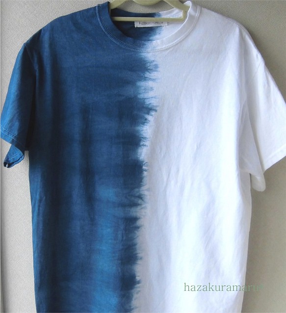 藍絞り染め分けTシャツ 1枚目の画像