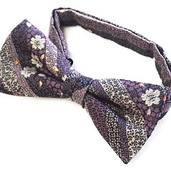 西陣織 和柄 高級 蝶ネクタイ 金襴布利用 おしゃれで和の一本です 紺シマ桜 1枚目の画像