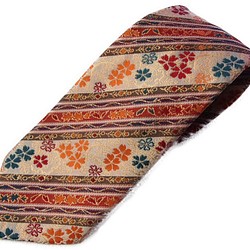 和柄　高級ネクタイ　金襴布利用　おしゃれで和の一本です。＜古代桜＞ 1枚目の画像