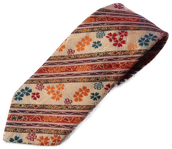 和柄　高級ネクタイ　金襴布利用　おしゃれで和の一本です。＜古代桜＞ 1枚目の画像