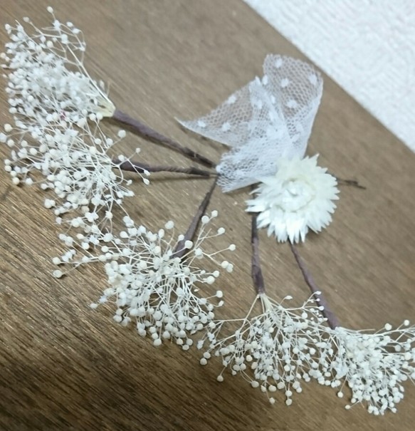 本物花の髪飾り＊かすみ草＋オマケ(チュール&シルバーデイジー) 1枚目の画像