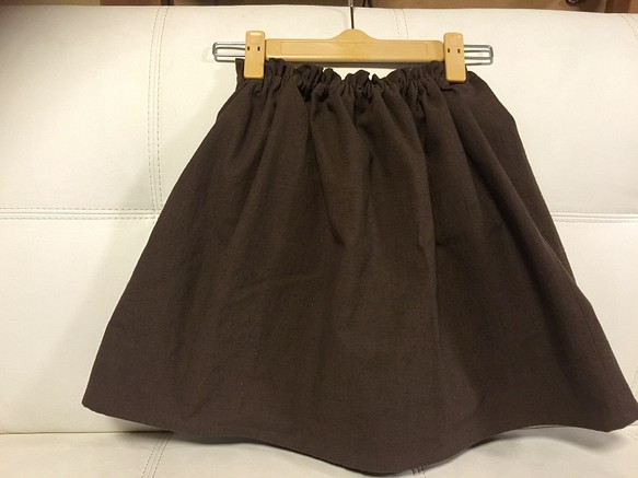 ナチュラルなコットンリネンのギャザースカート（チョコ） 1枚目の画像