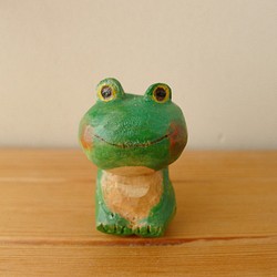 木彫り　蛙（緑） 1枚目の画像