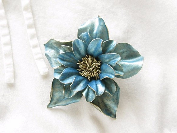 皮革胸花童話玫瑰（復古藍色） 第1張的照片