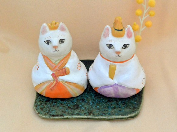 ネコのお雛様 ひな人形 白猫 大きめサイズ 下敷き付き 手作り陶器