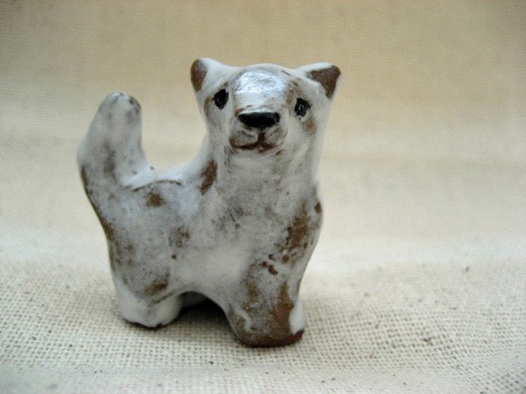 シロワンコ　白い犬の陶器の置物　小さいイヌの置物 1枚目の画像