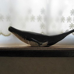 クジラ　陶器の置物　ザトウクジラ風　手作り陶芸　鯨の置き物　ハンプバックホエール 1枚目の画像