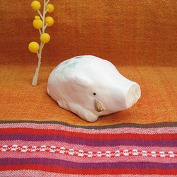 クリーマ限定！　2019年亥　白イノシシの置物（B)　干支の飾り　猪　リラックス・ほわいといのしし　陶器・陶芸 1枚目の画像