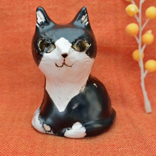 黒白ハチワレ猫 北欧風 かわいい顔のねこ 手作り陶芸 陶器の置物