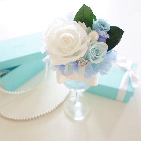 Natural Tiffany Blue ティファニーブルーのワイングラスアレンジ フラワー リース Dearest Tokyo 通販 Creema クリーマ ハンドメイド 手作り クラフト作品の販売サイト