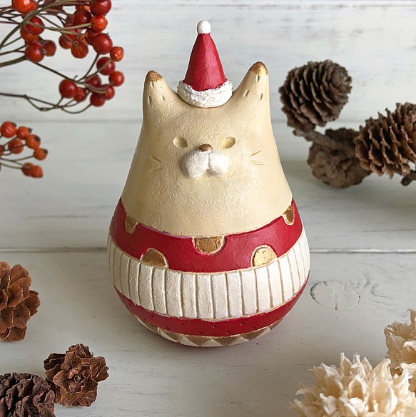 【再販】陶土 クリスマス サンタ猫 マトリョーシカ風オブジェ 1枚目の画像