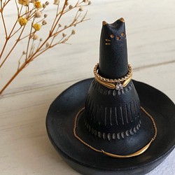 【猫好きさんに】陶土  黒猫リングスタンド  しのぎ 1枚目の画像