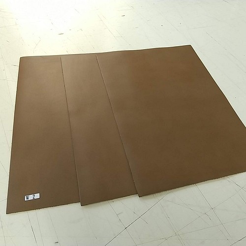 W2 牛革茶系a4 3枚厚さ1 2ｍｍ程度拼布 碎布shinniko 的作品 Creemaー來自日本的手作 設計購物網站