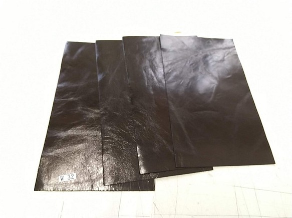 W32　カンガルー革　カット革　小　黒　20cm×12cm　0.7ｍｍ前後　4枚 1枚目の画像