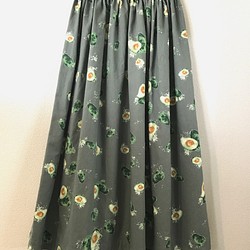 アボカド柄のギャザースカート グレー 1枚目の画像