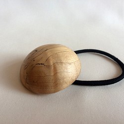 木のヘアゴム –tsuki-（黒柿L・受注制作） 1枚目の画像