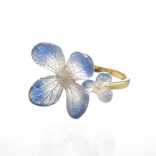 アジサイの花びらのオープンリング［ホワイト/藍染］ 指輪・リング 
