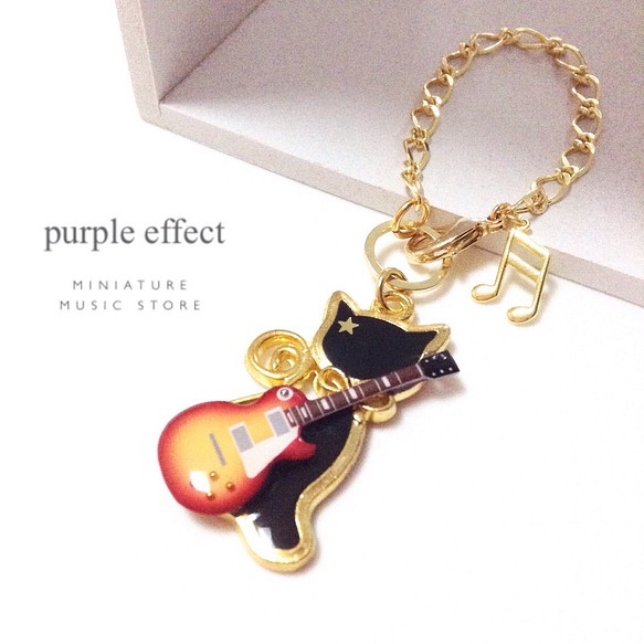 ギターにゃんこのバッグチャーム レスポール 小物 ファッション雑貨 れす Purple Effect 通販 Creema クリーマ ハンドメイド 手作り クラフト作品の販売サイト