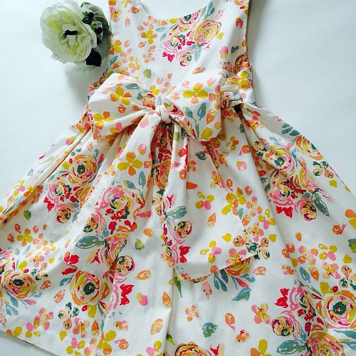トロピカルな花柄ワンピース キッズ (100〜120サイズ) 子供服 petit 