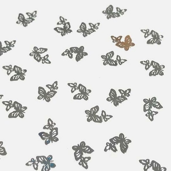 蝶のメタルパーツ（C）30枚セット（シルバー） 1枚目の画像