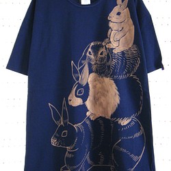 ウサーメン・弱いウサギをブレーメン風に積んでみた・Tシャツチェニック・レディスフリーサイズ・紺 1枚目の画像