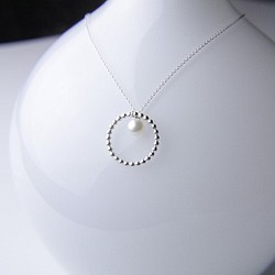 球形珍珠白珍珠圓項鍊 第1張的照片