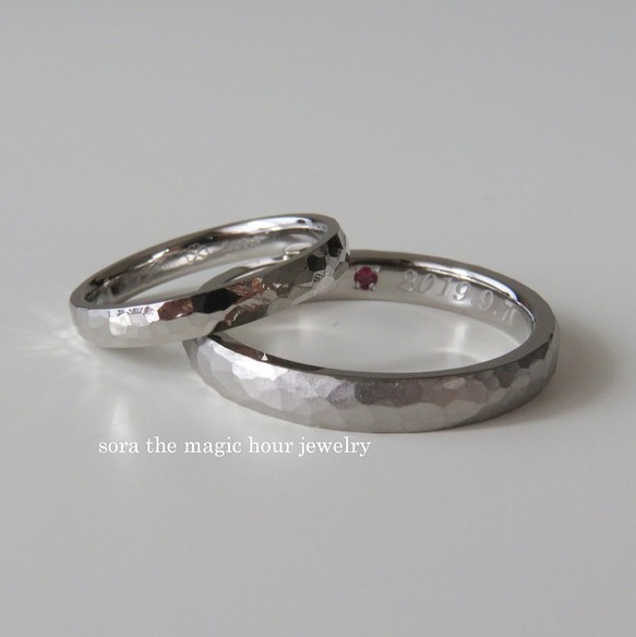 シンプルな結婚指輪　鎚目ペアリング　K18ホワイトゴールド　【受注生産】 1枚目の画像
