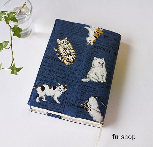 ブックカバー　文庫本サイズ　猫　ブルー 1枚目の画像