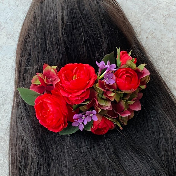 成人式、結婚式、和装、洋装に赤バラの髪飾り 、ヘッドドレス、造花髪飾り 1枚目の画像