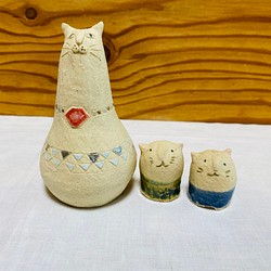 D17ルビー首飾りの猫オブジェと小さな猫オブジェの3点セット（送料350円から） 1枚目の画像