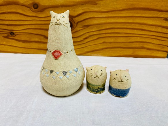 D17ルビー首飾りの猫オブジェと小さな猫オブジェの3点セット（送料350円から） 1枚目の画像