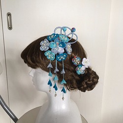 グラデーションブルーの桜の髪飾り（かんざし・Uピン・ちりめん細工・七五三・成人式） 1枚目の画像
